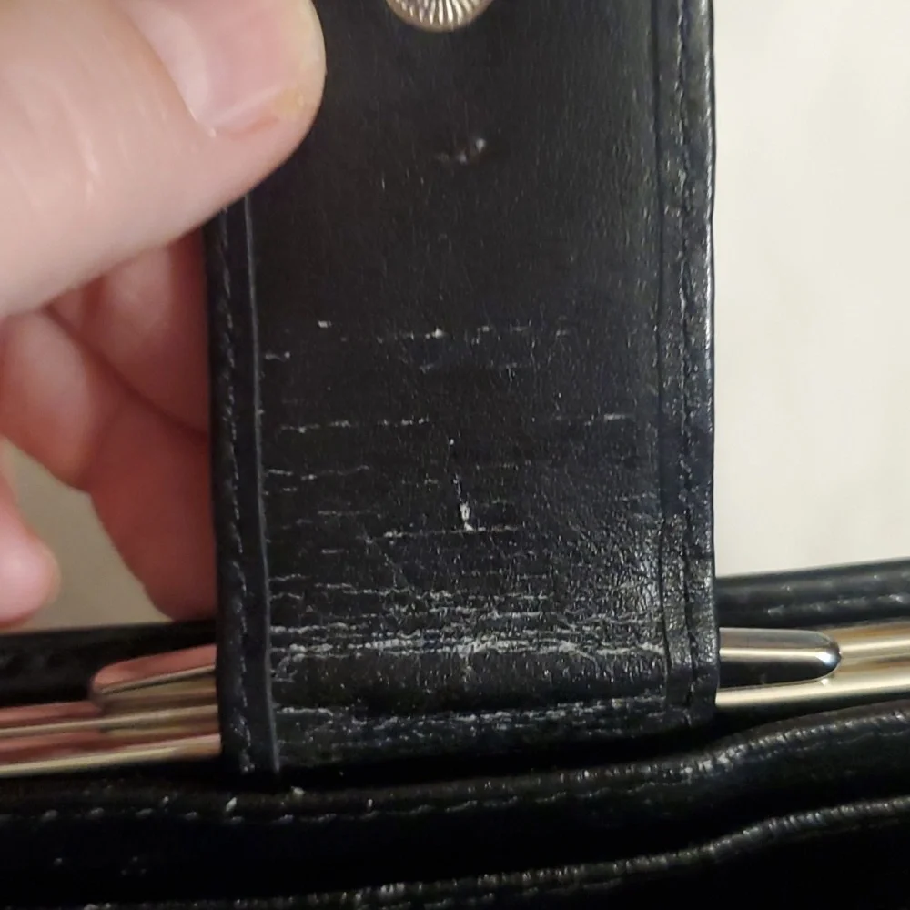 FOSSIL GENUINE LEATHER WALLET - Picture 14 of 14